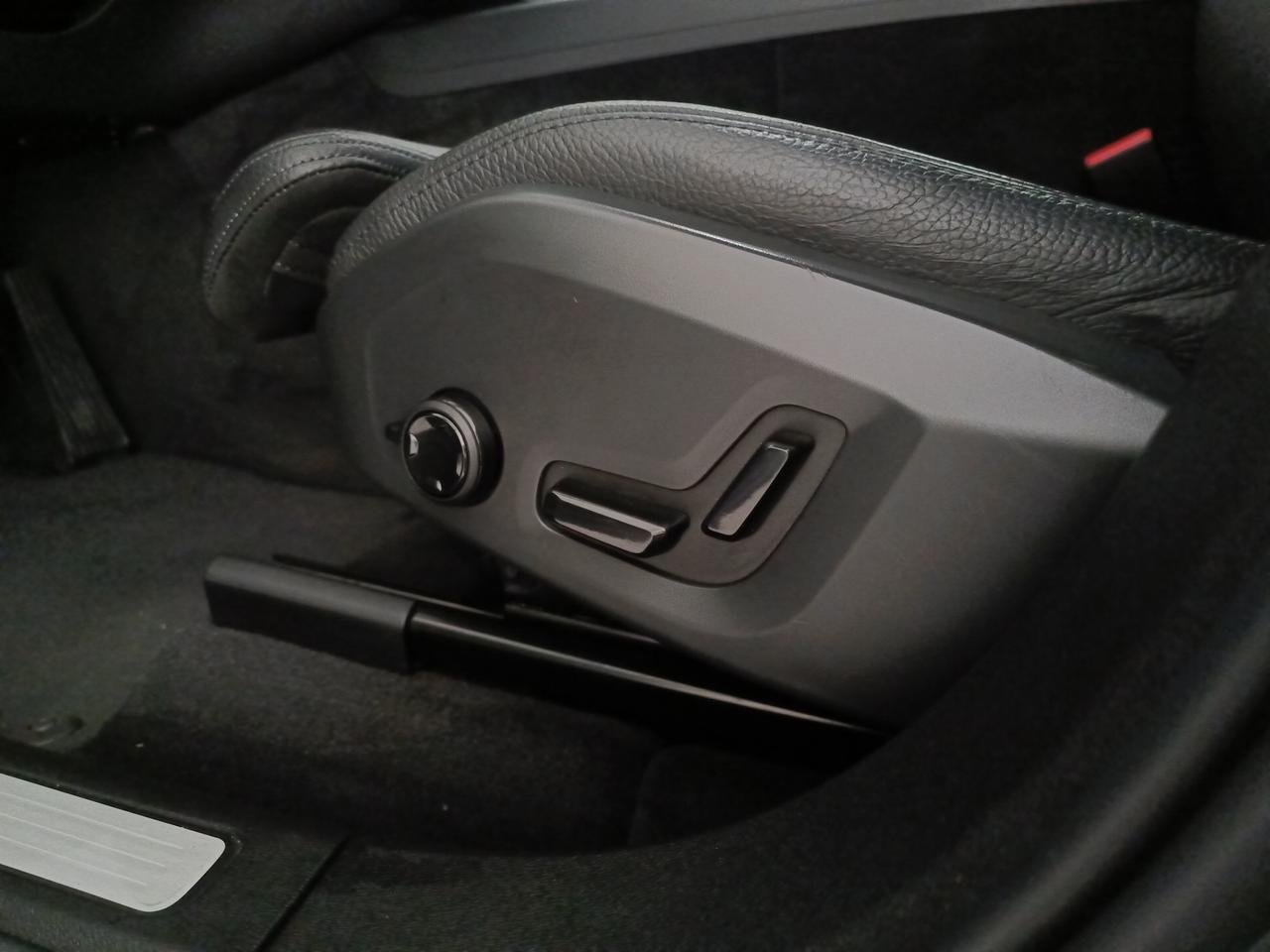 VOLVO XC60 2.0 b4 Plus Dark auto