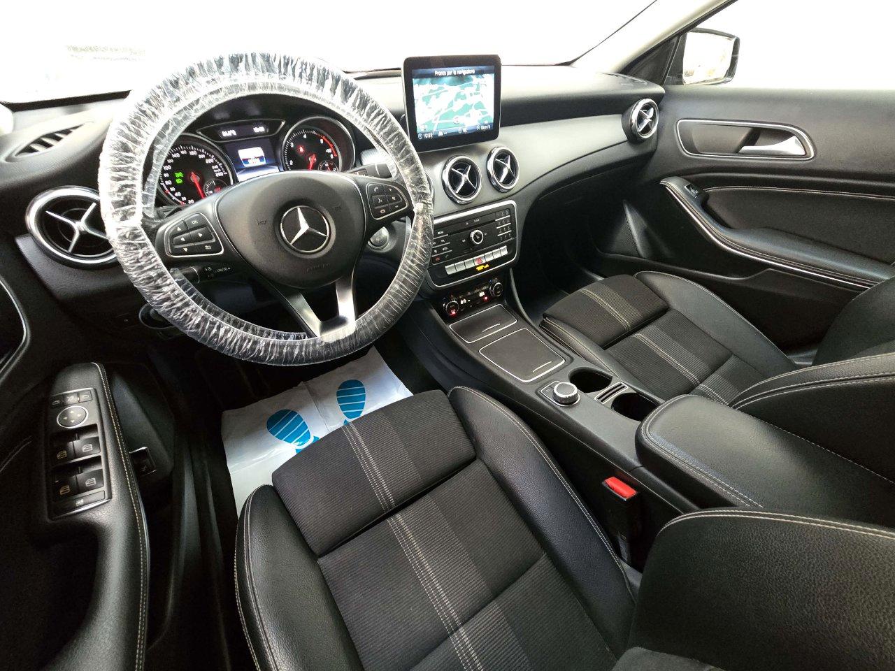 Mercedes GLA 200 D PREMIUM CAMBIO AUTOMATICO/EURO6C/CAMERA/NAVI/LED