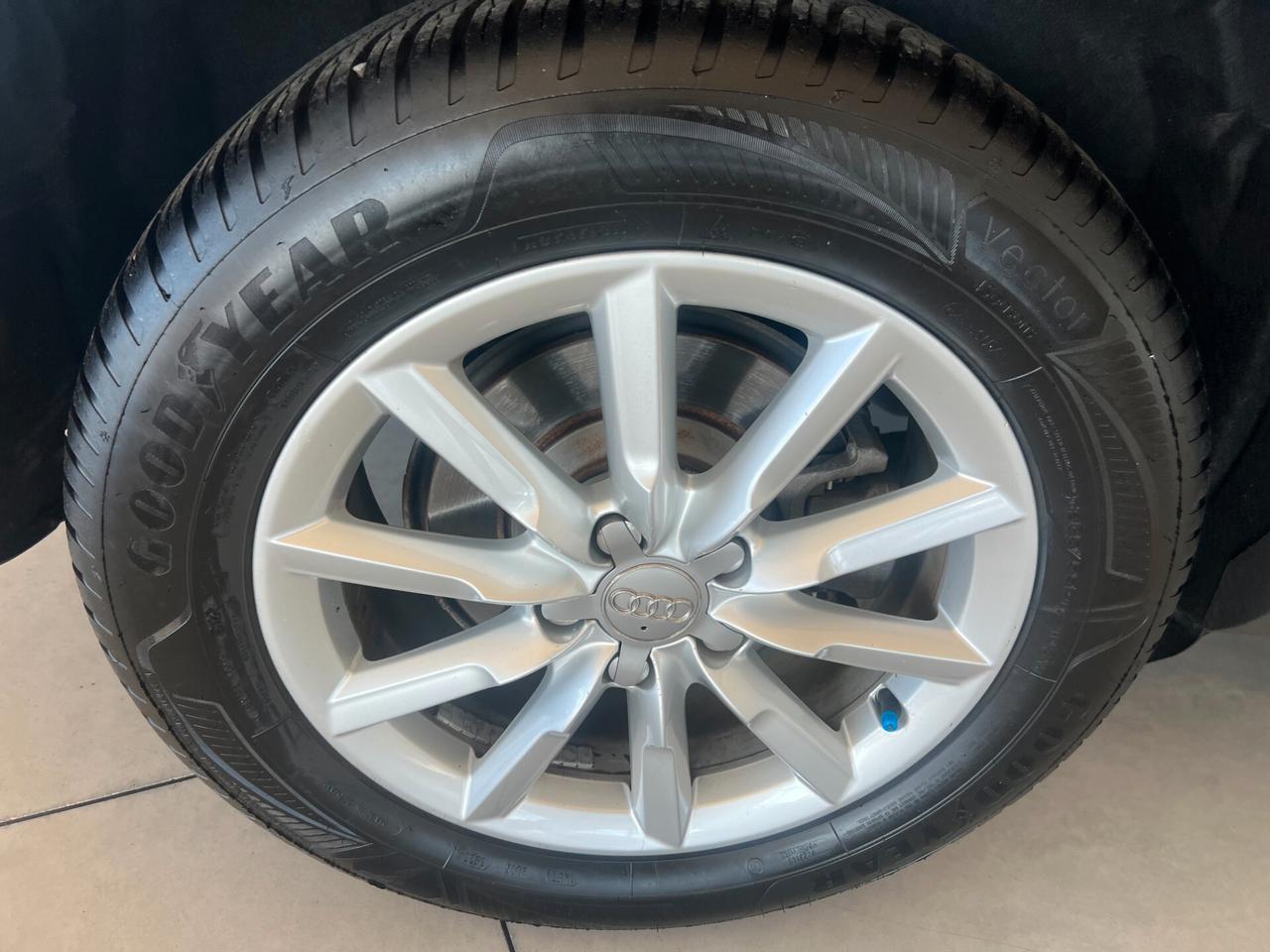 Audi Q3 2.0 TDI 120 CV Business ok neopatentati unico proprietario km 117.590