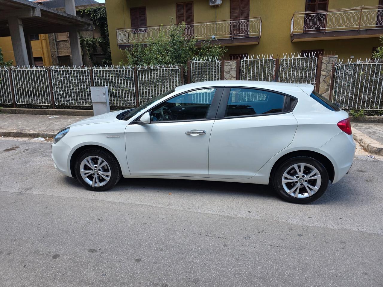 Alfa Romeo Giulietta 1.6 JTDm-2 120 CV Distinctive