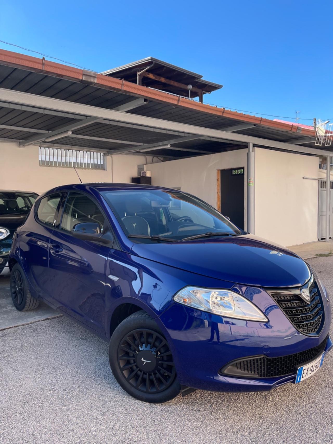 Lancia Ypsilon 1.2 69 CV 5 porte Elefantino