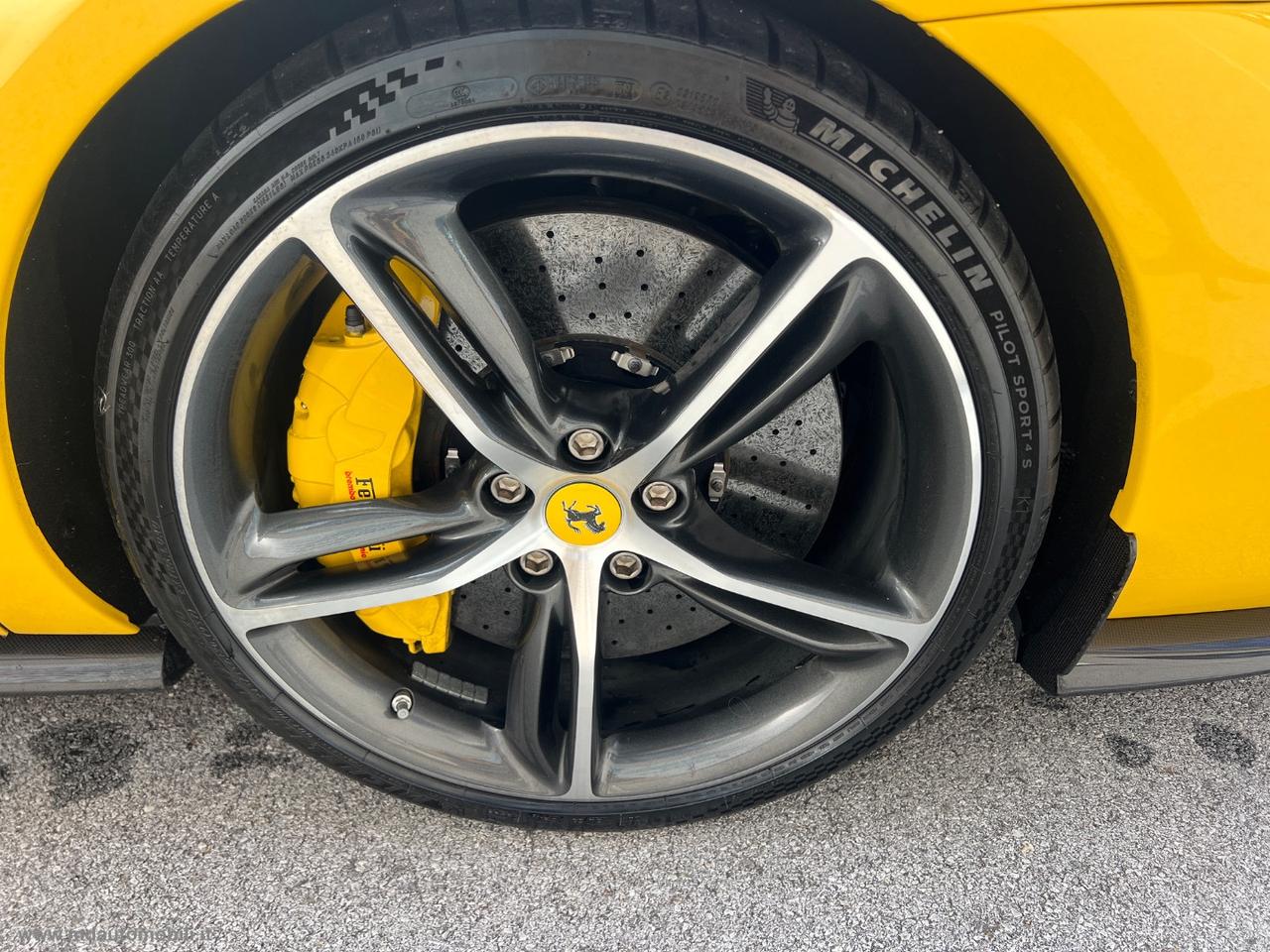 FERRARI 296 GTB CARBONIO SOLLEVATORE IVA ESPOSTA