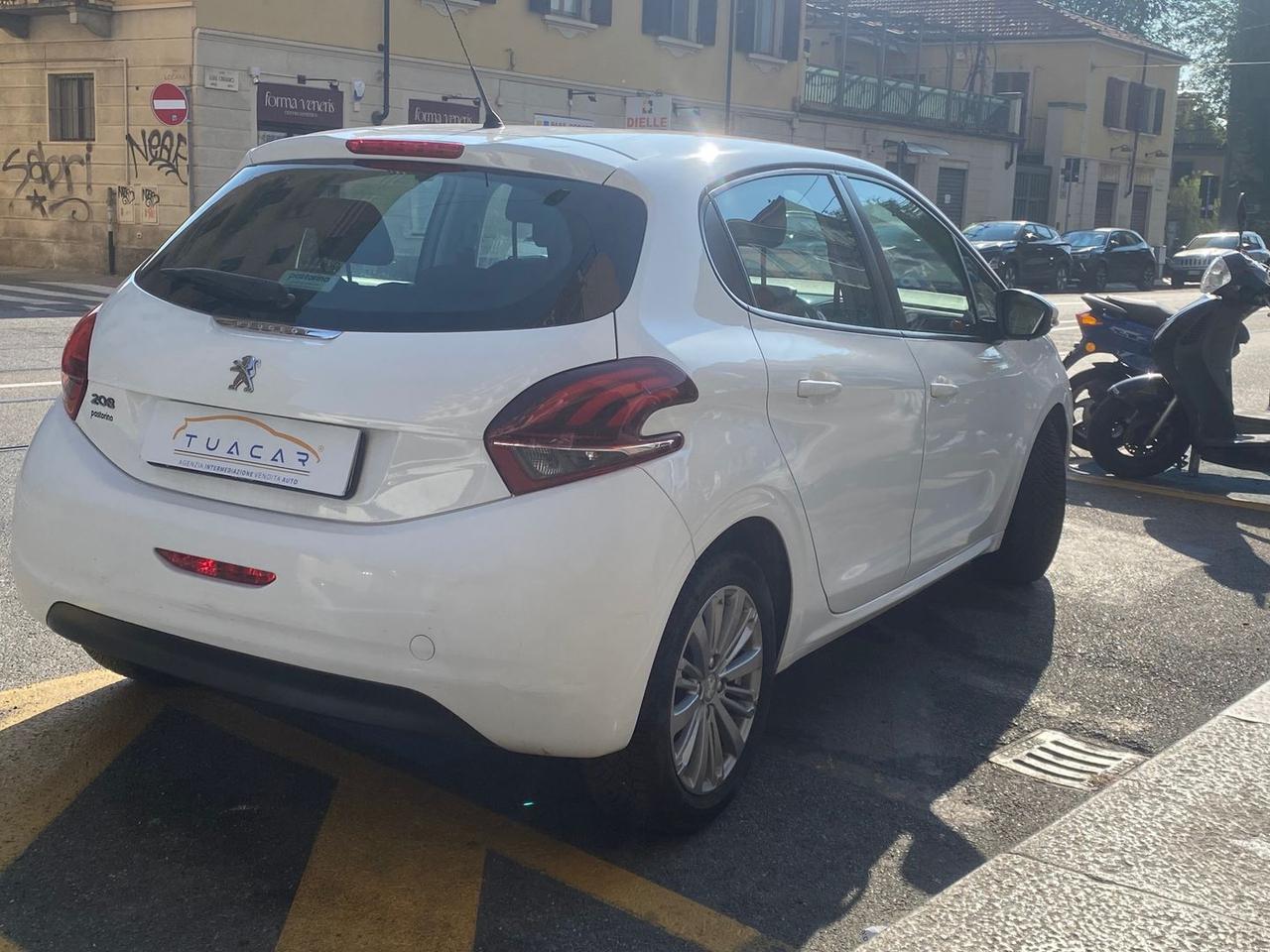 Peugeot 208 life #11893