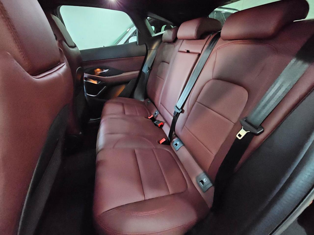 Jaguar E-Pace R-Dynamic SE Navi Camera Tetto C.20" LED BlackPack