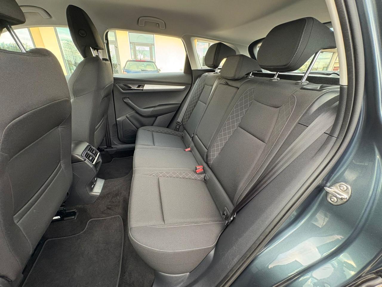 SKODA KAROQ 1.6 TDI AUTOMATICA SI A NEOPATENTATI