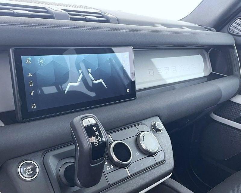 Land Rover Defender 3.0 D6 250 110 HSE AWD auto.