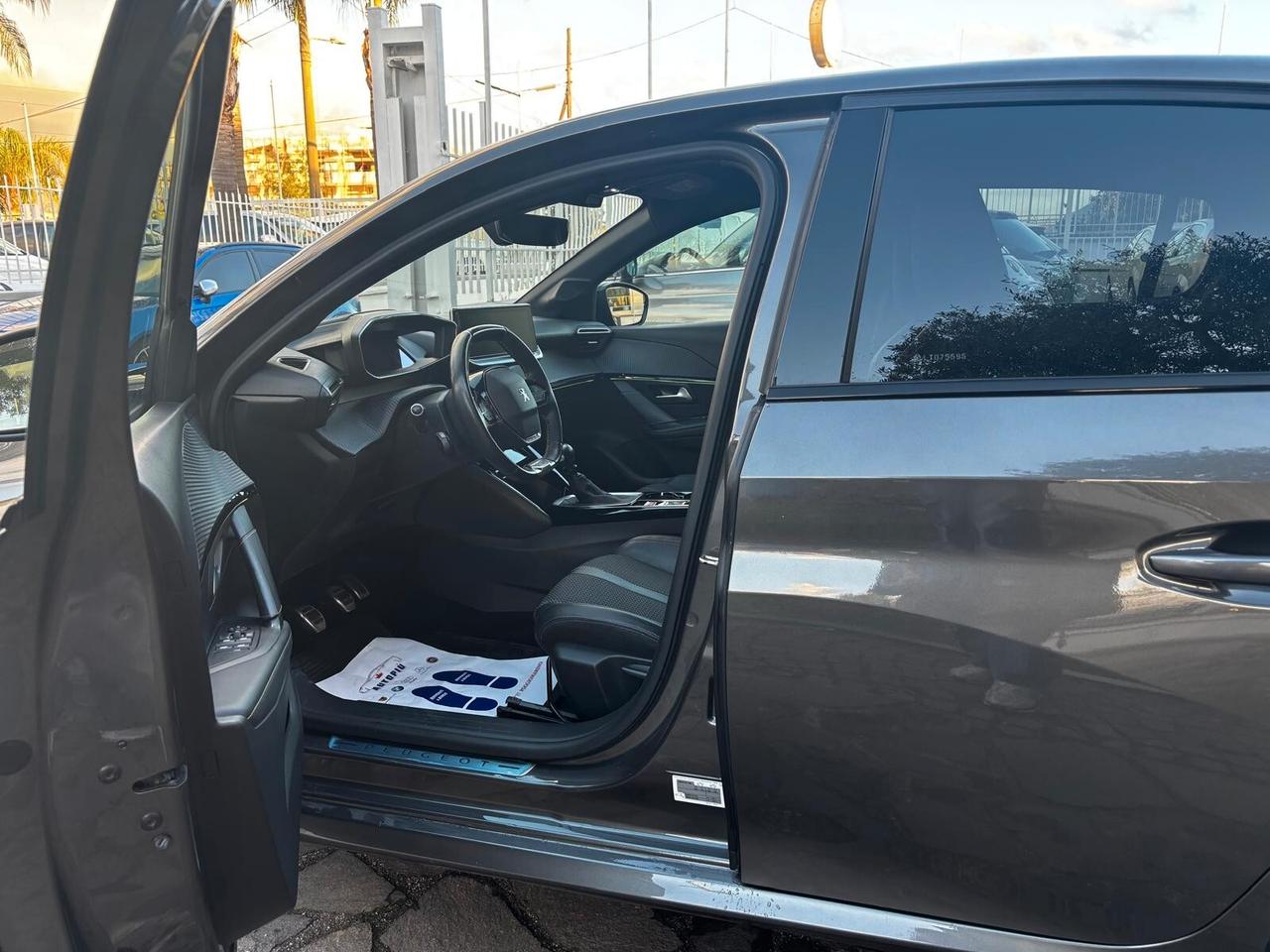 Peugeot 208 PureTech 100 Stop&Start 5 porte GT Line