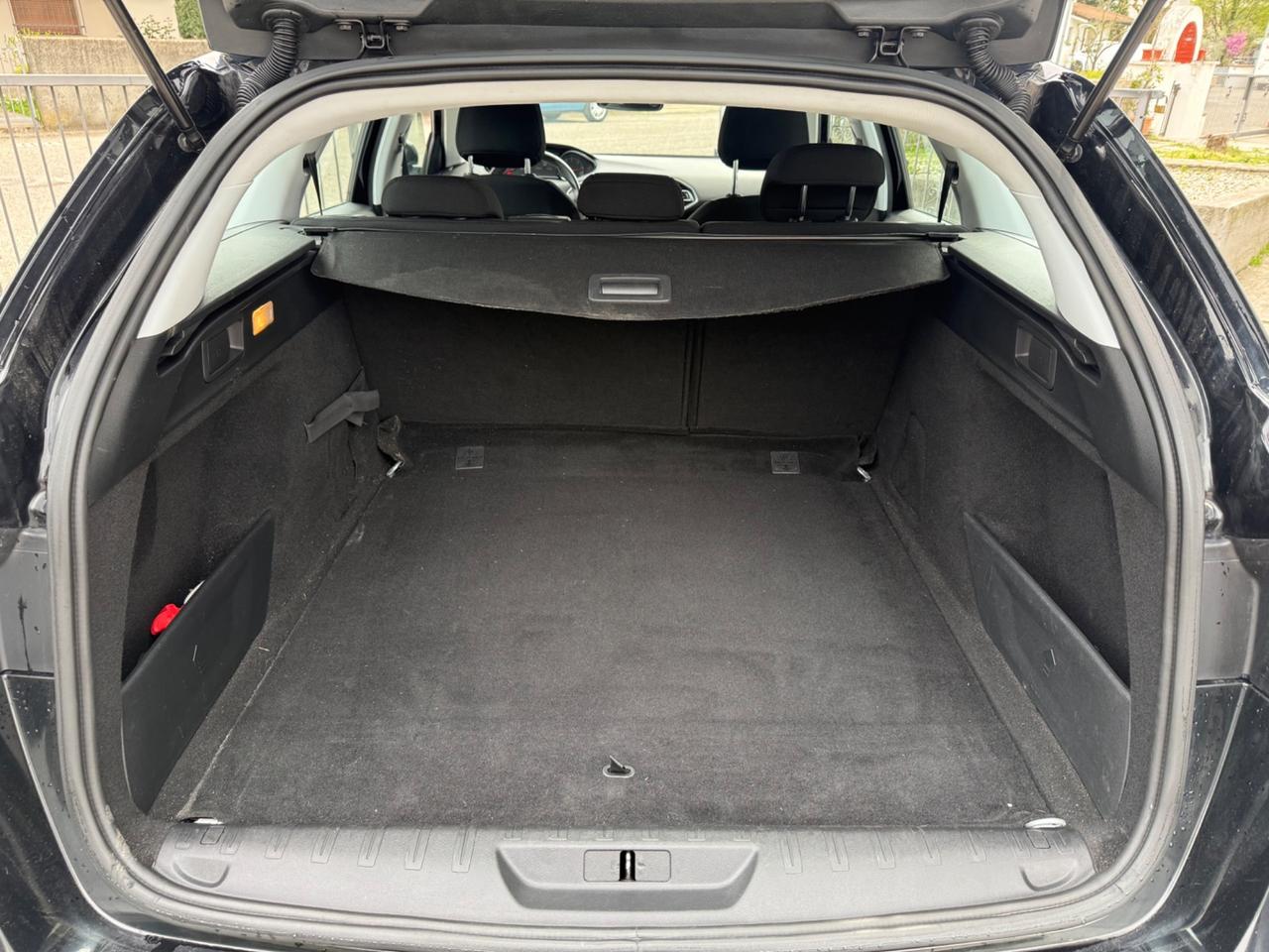 Peugeot 308 1.6 e-HDi Diesel 6MARCE POCHI KM