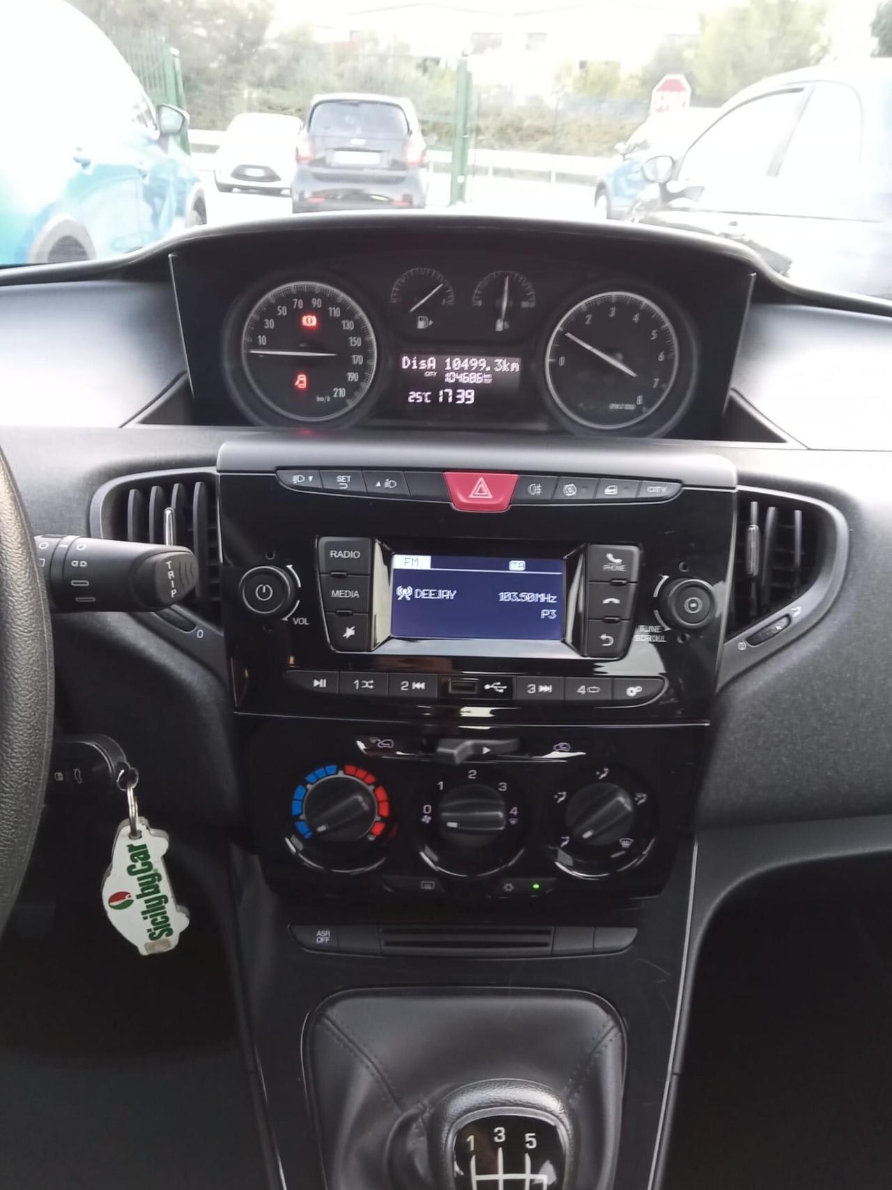 Lancia Ypsilon 1.0 FireFly 5 porte S&S Hybrid Ecochic Silver