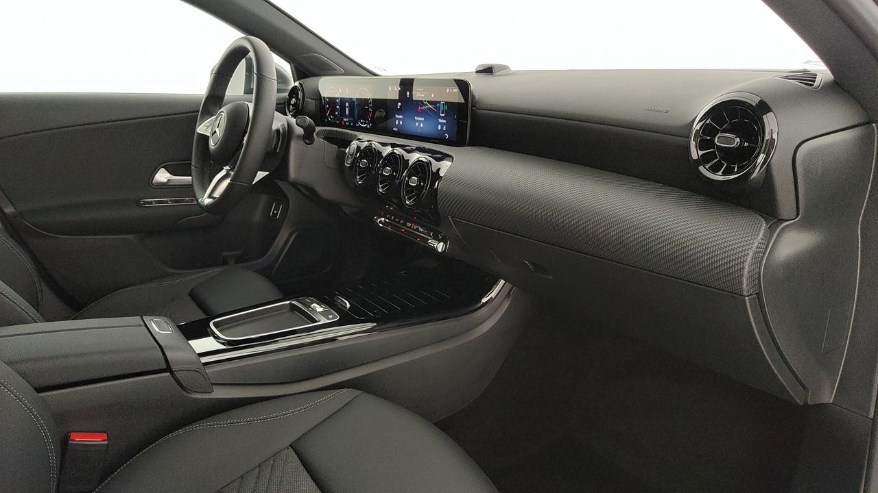 Mercedes-Benz A 250 e con tecnologia ibrida EQ