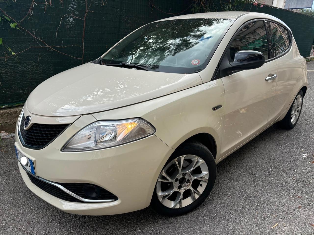 Lancia Ypsilon 1.2 69 CV 5 porte Platinum