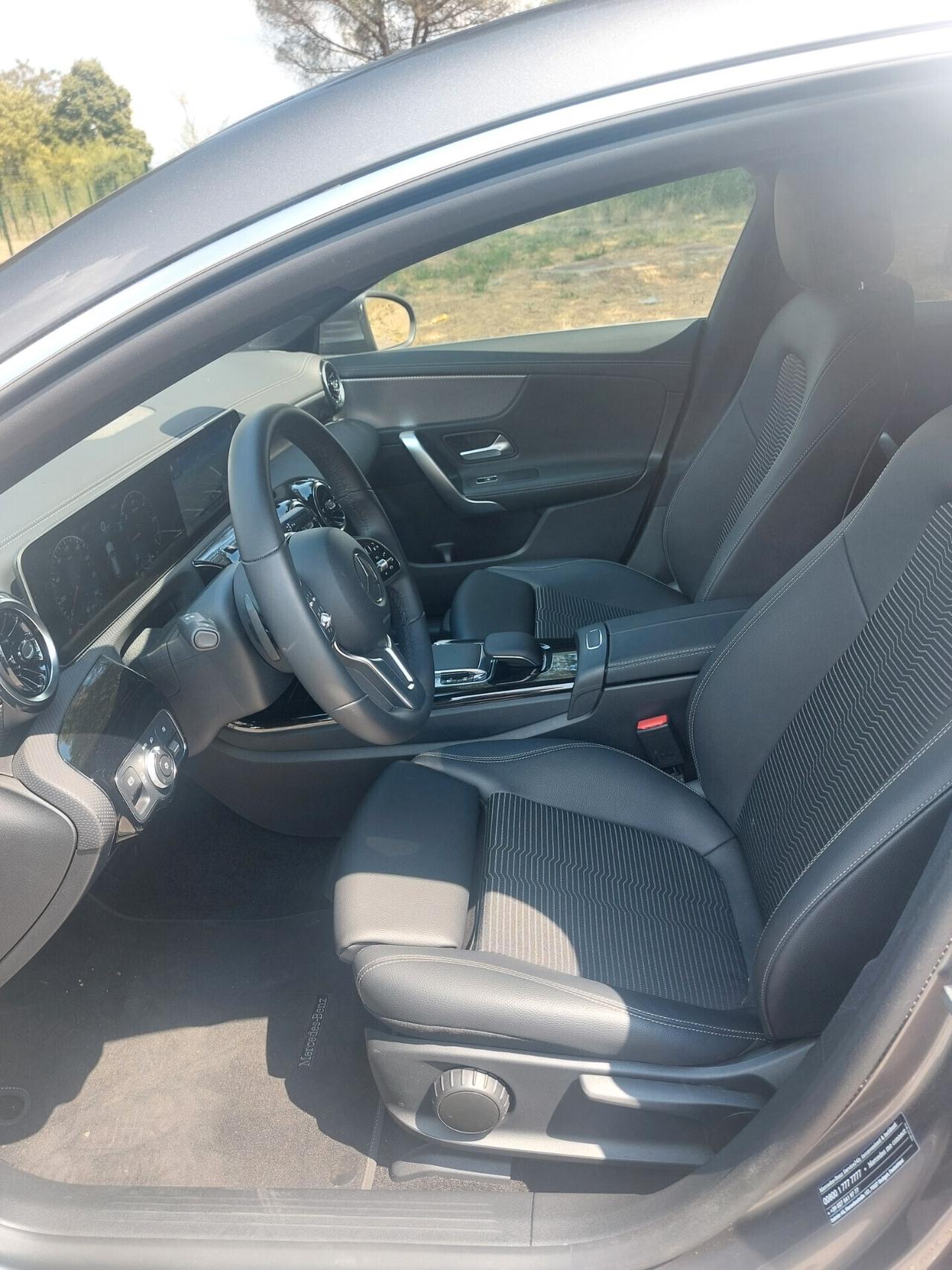 Mercedes-benz CLA 200 D automatico s .brake executive Km 2549 originali
