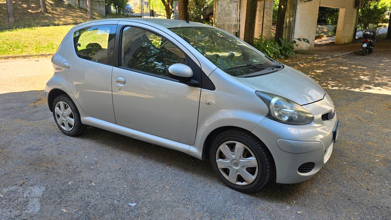 Toyota Aygo 1.0 12V VVT-i 5 porte Sol