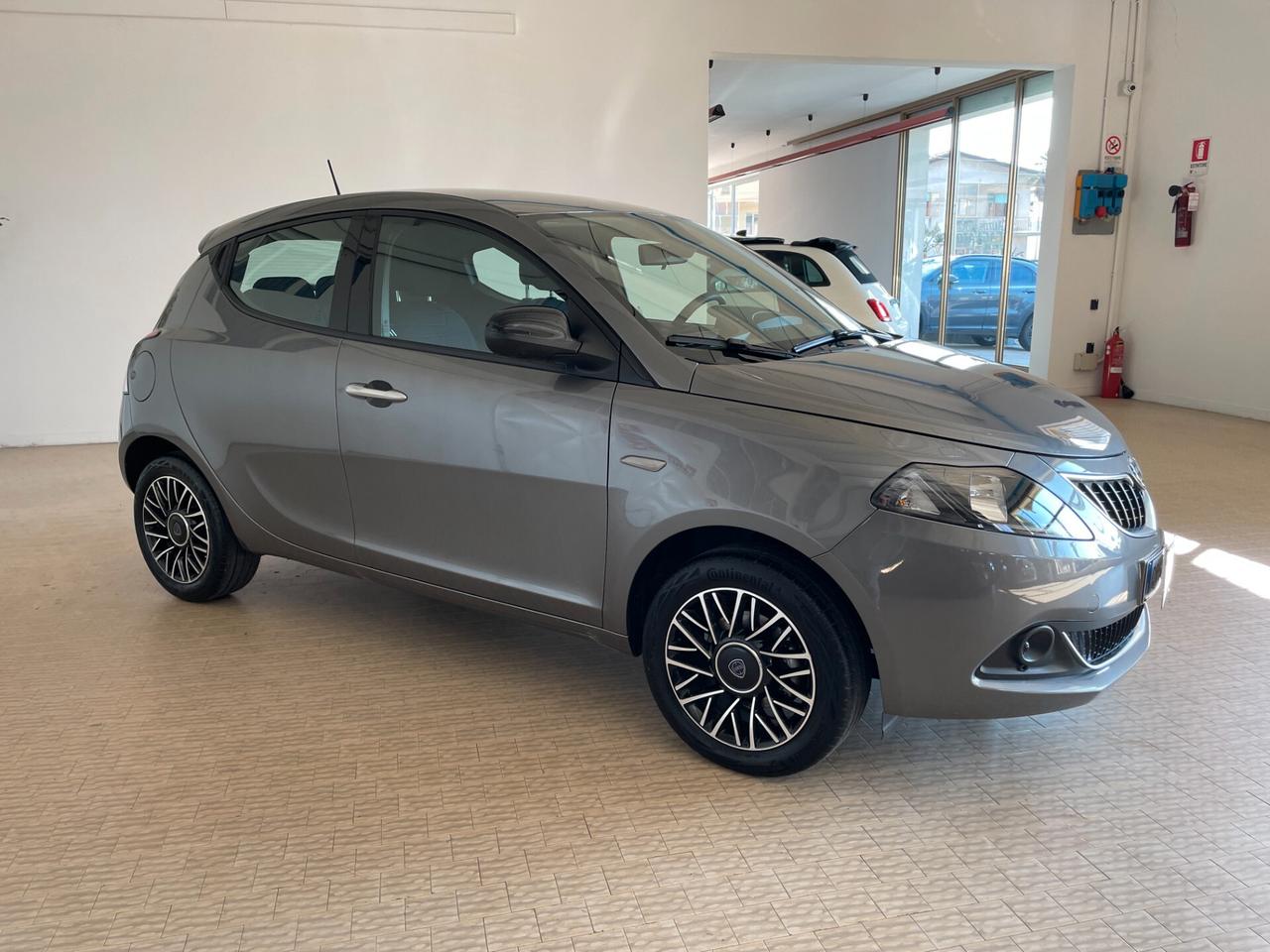 Lancia Ypsilon 1.0 FireFly 5 porte Hybrid Platino