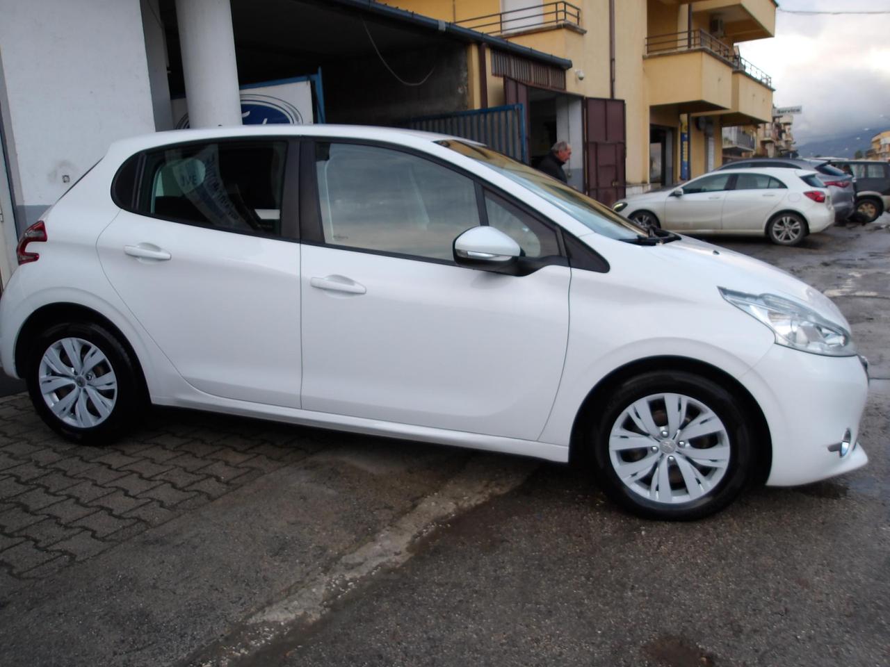 Peugeot 208 5 Porte 208 5p 1.4 hdi 8v Active
