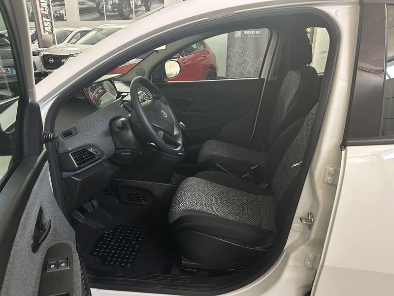Lancia Ypsilon 1.0 FireFly 70cv Hybrid Silver
