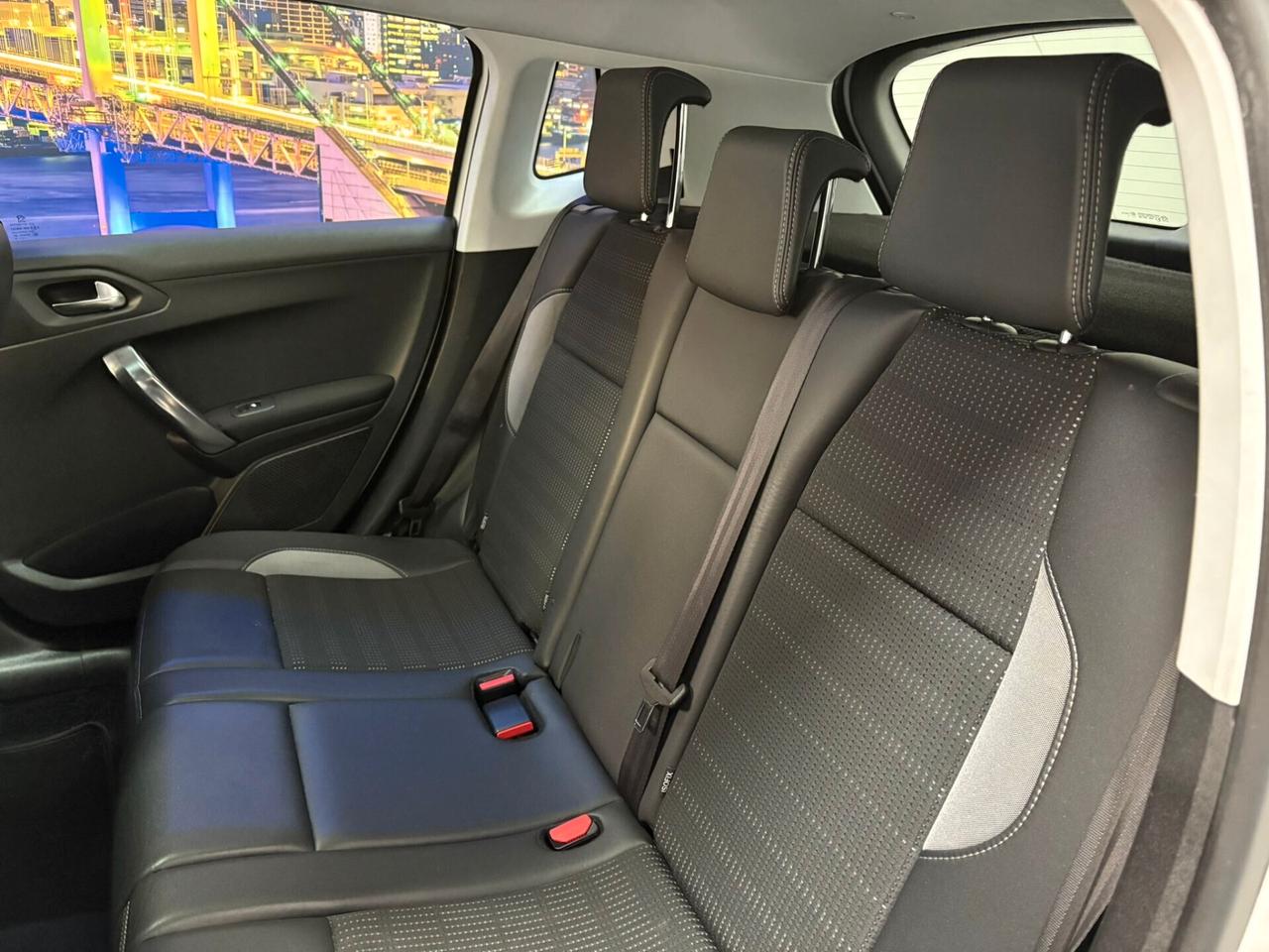 Peugeot 2008 1.6 e-HDi 115 CV Stop&Start Allure