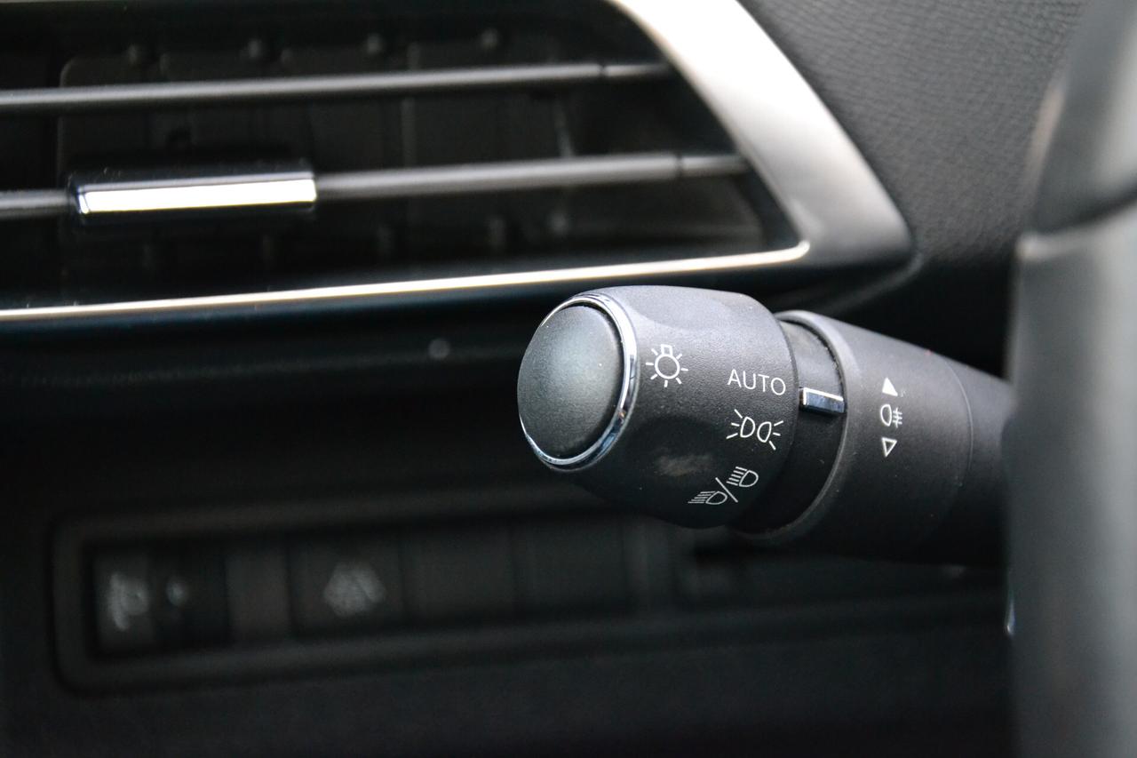 Peugeot 5008 1.5 HDi 130CV 7POSTI AUT.+NAV+LED+RCAM+PELLE+PDC