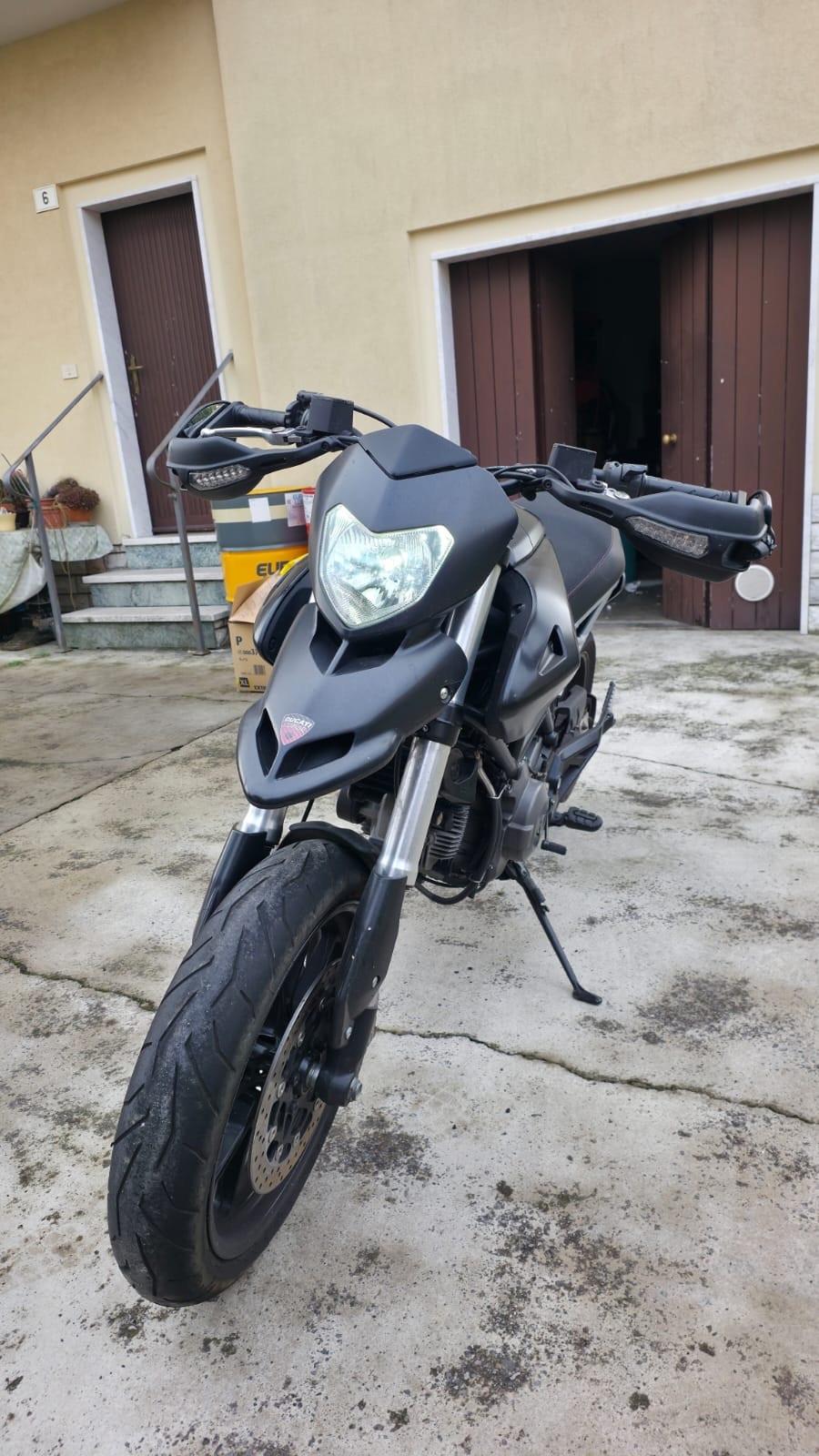 Ducati Hypermotard 796