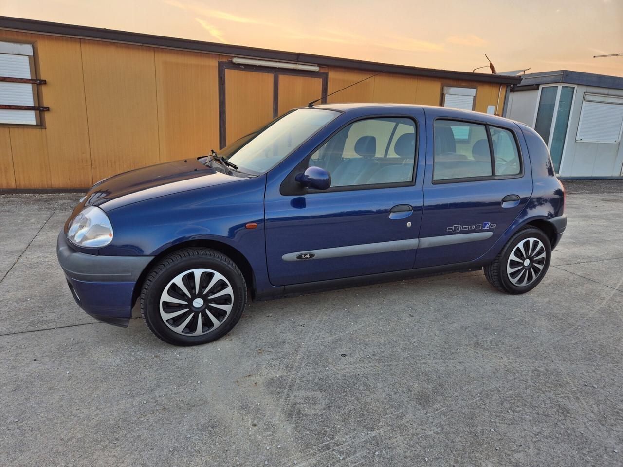 Renault Clio 1.4 cat 5 porte MTV neopatentati