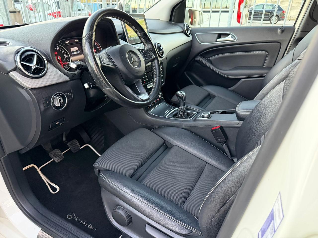 Mercedes-benz B 200 d 136cv (2.2 CDI) Premium OK NEOPATENTATI