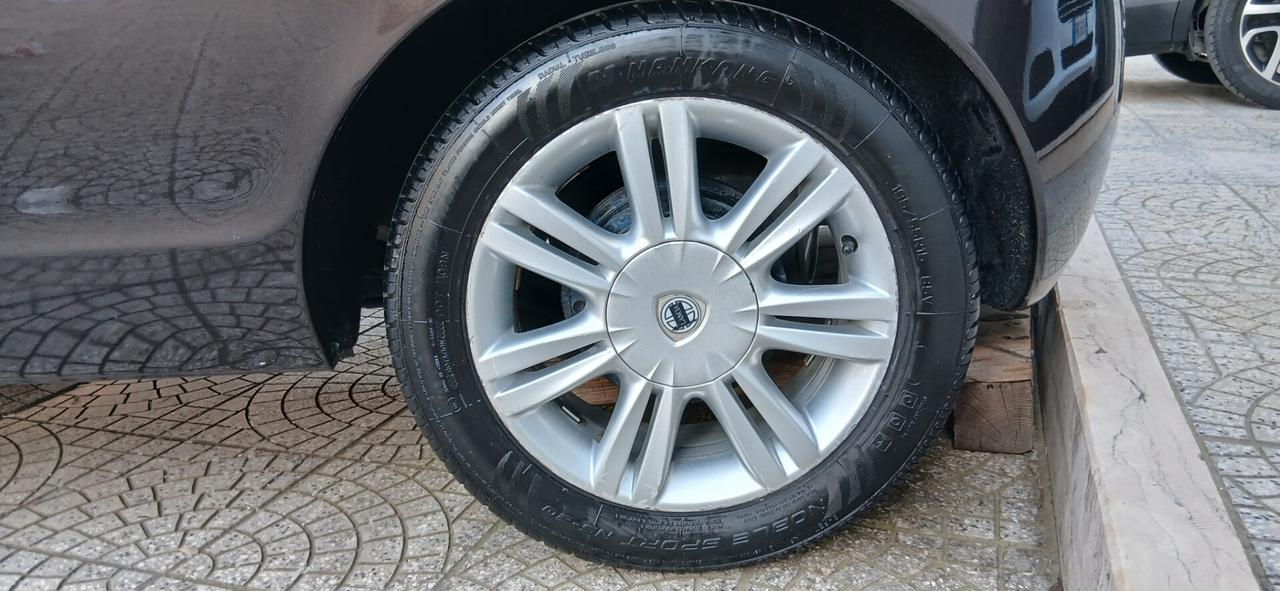 LANCIA YPSILON 1.2 PARI AL NUOVO