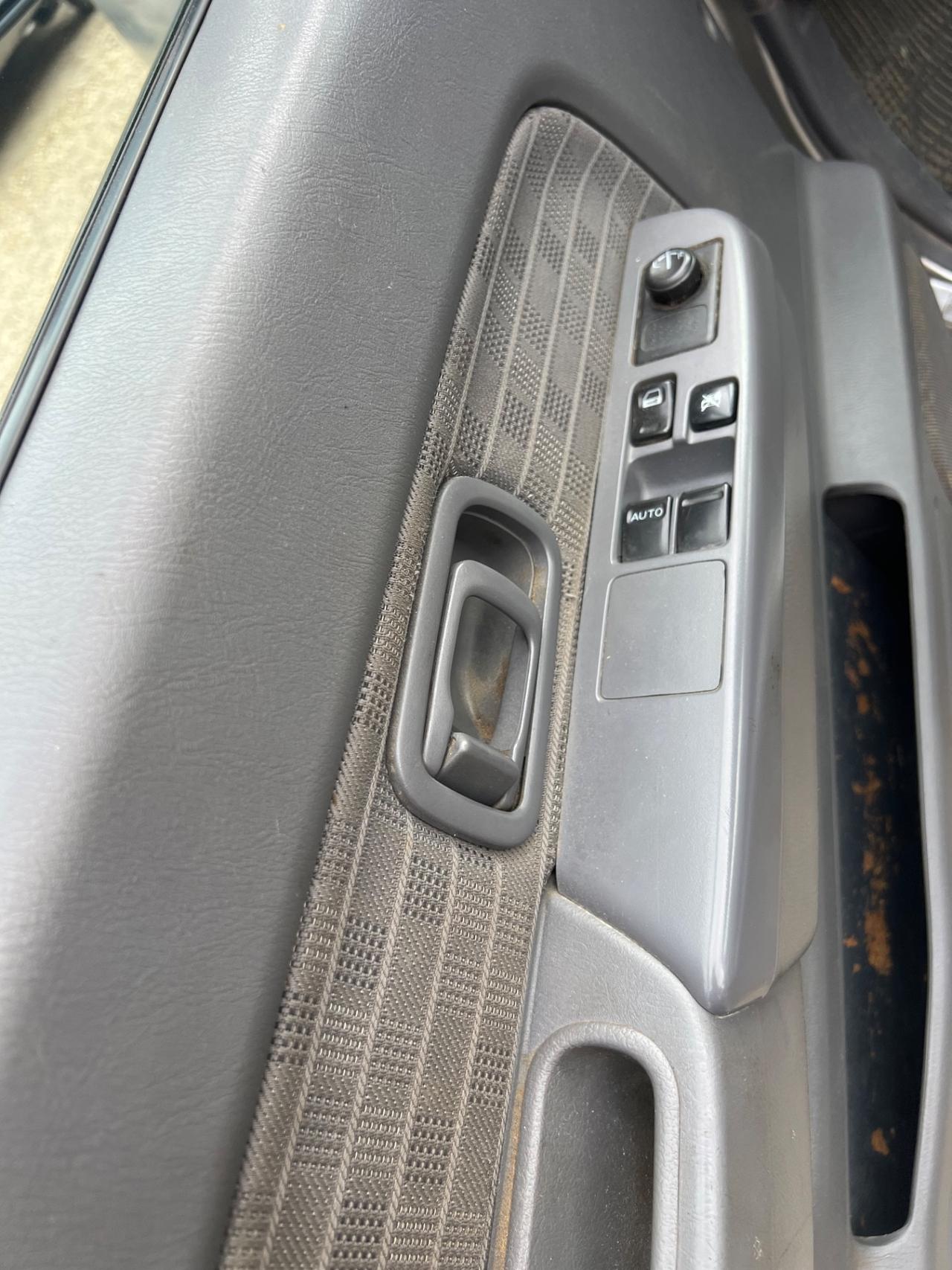 Nissan NP300 2.5 D 2P Cassone Lungo