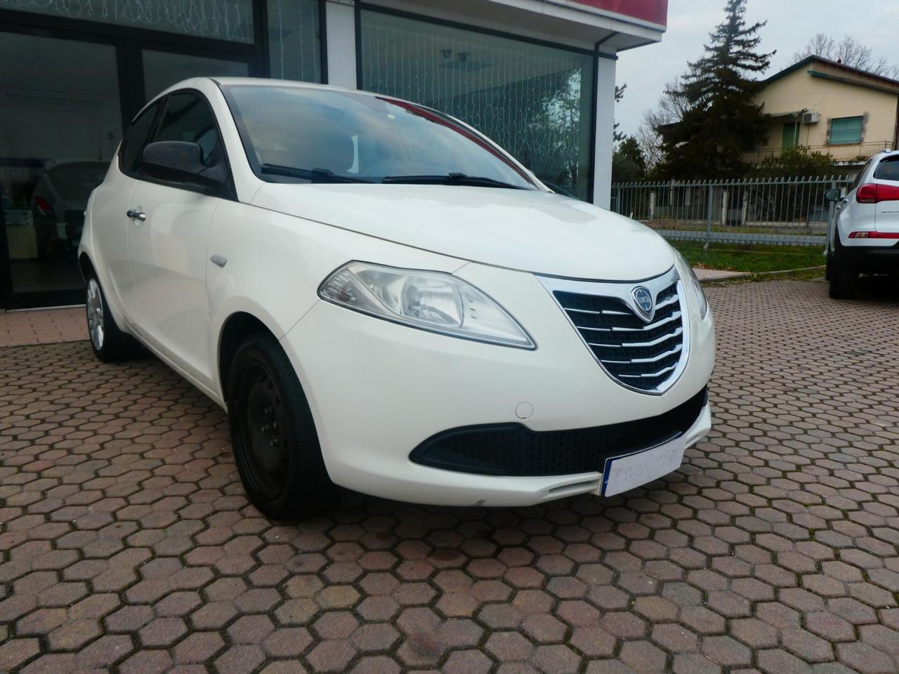 Lancia Ypsilon 1.3 MJT 16V 95 CV 5 porte OK NEOPATENTATI