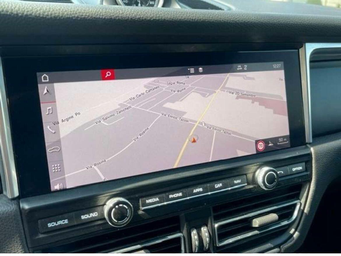 Porsche Macan 2.0 Python Green