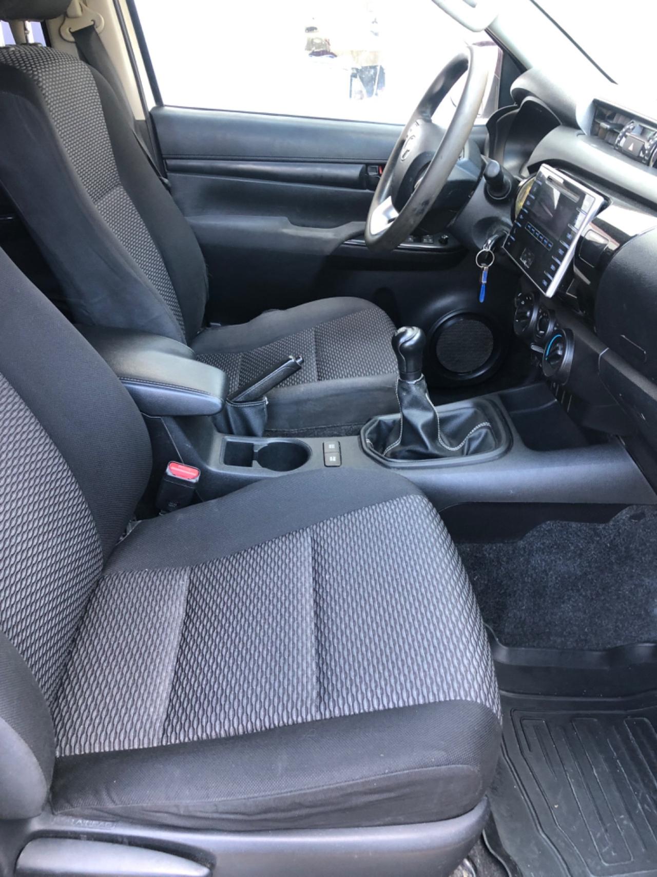 Toyota Hilux 2.4 D-4D 4WD 4 porte Double Cab Lounge