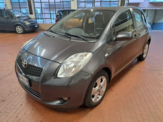 TOYOTA Yaris 1.3 5 porte AUTOM. Navi
