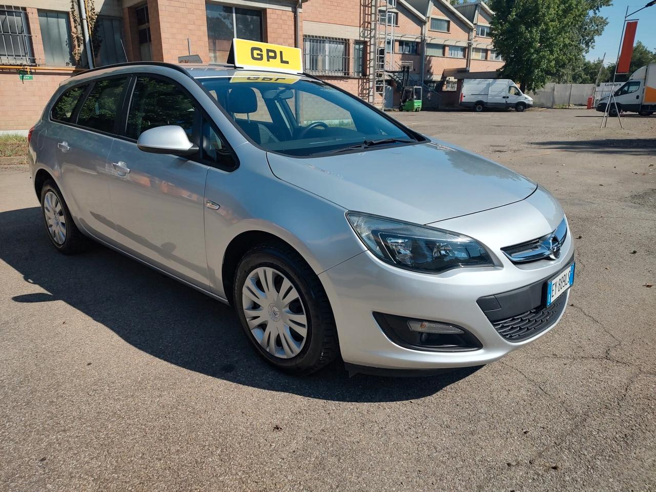 Opel Astra 1.4 140CV Sports Tourer Cosmo, BENZINA\GPL CON SCADENZA 2035, OK NEOPATENTATI, GARANZIA L.12 MESI