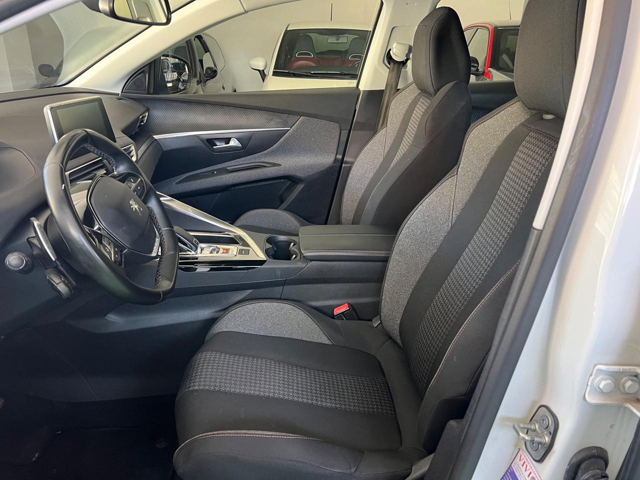 Peugeot 3008 BlueHDi 130 S&S EAT8 Business