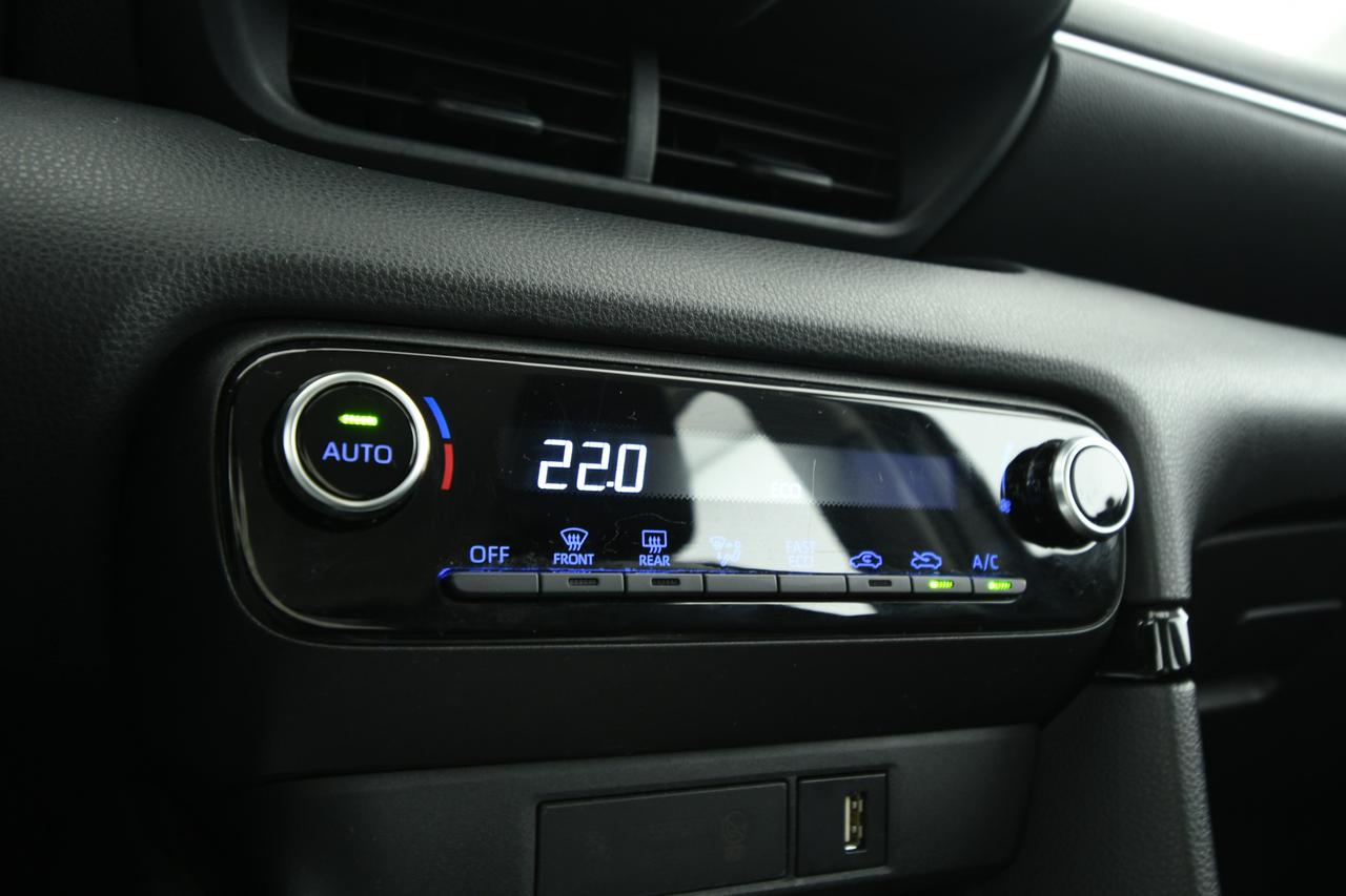 TOYOTA Yaris 1.5h Business CAMERA+ACC+APP CONNECT+NEOPATENTATI