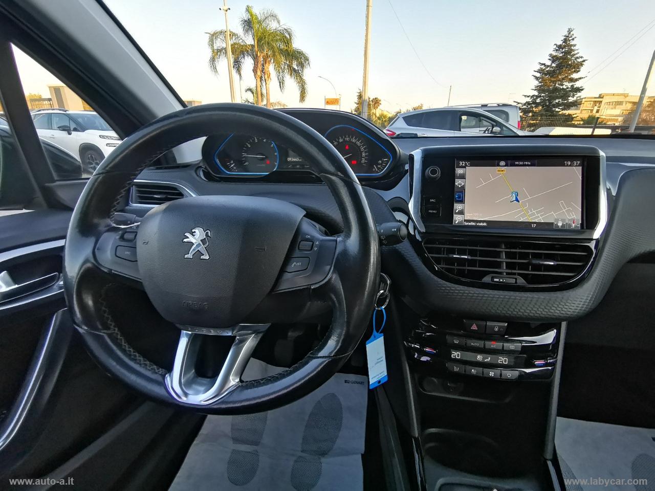 PEUGEOT 2008 PureTech 82 Allure
