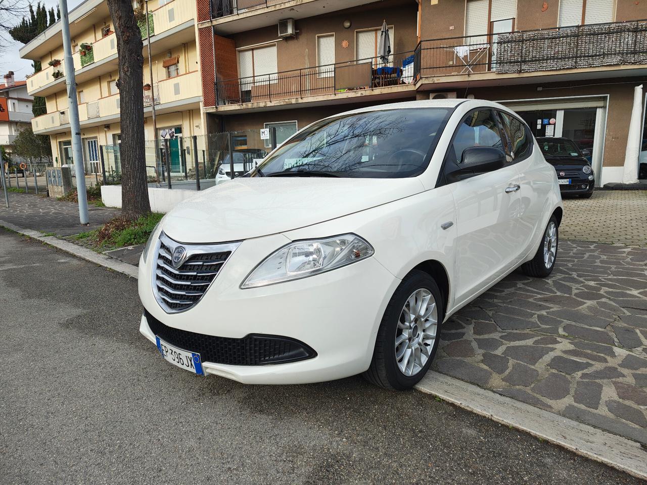 Lancia Ypsilon 1.2 69 CV 5 porte GPL Ecochic Silver