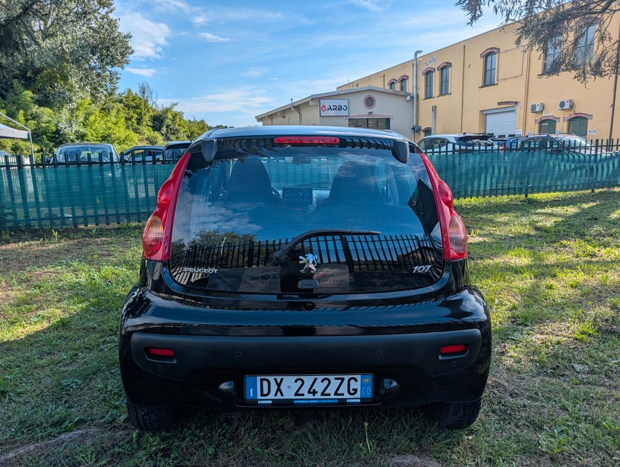 Peugeot 107 1.0 68CV 5p. Sweet Years 2Tronic