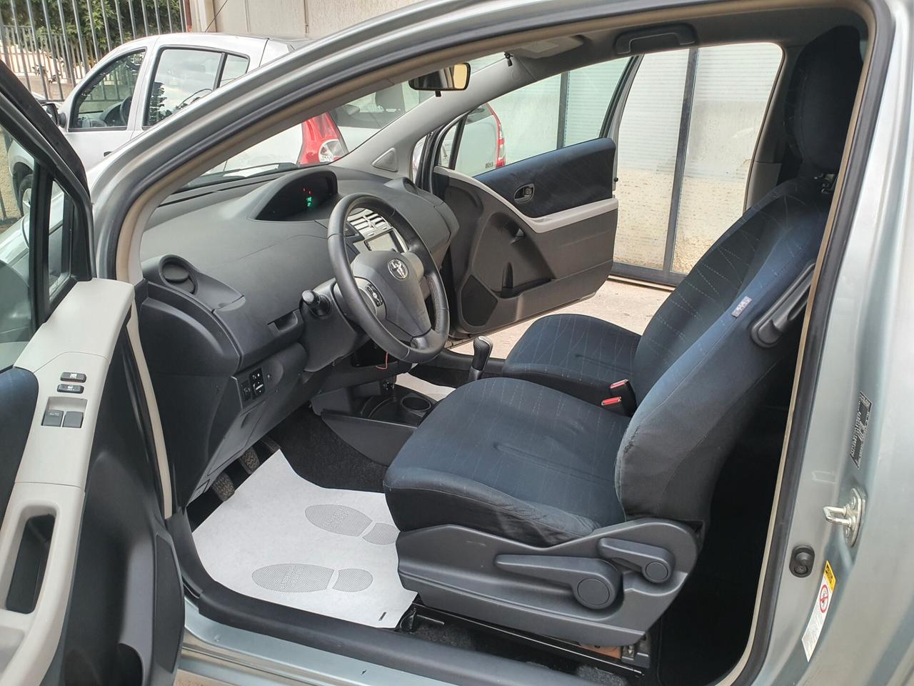 Toyota Yaris 1.0 benzina