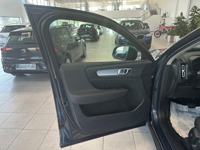 VOLVO XC40 T3 Momentum Pro