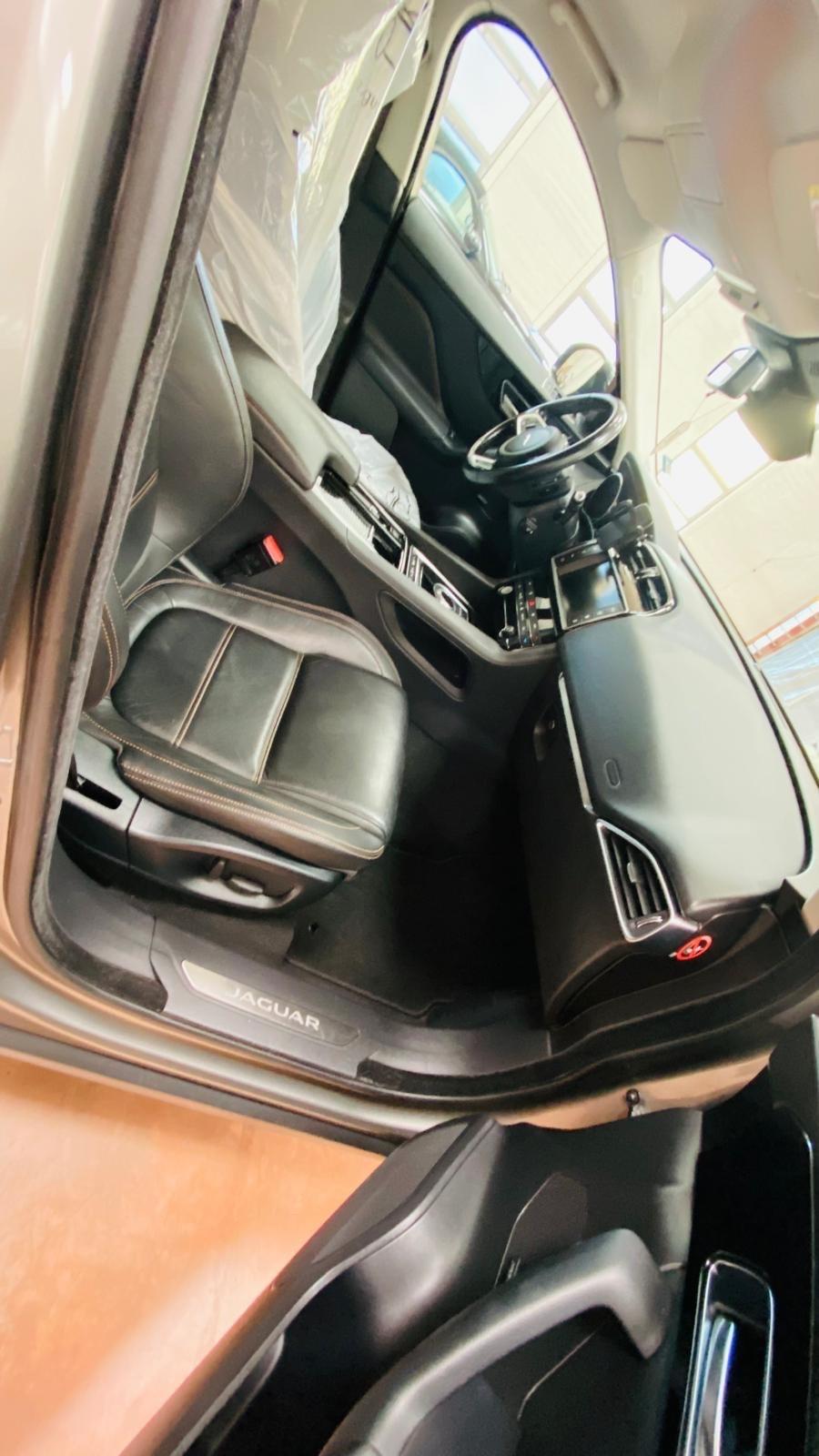 Jaguar F-Pace 2.0 D 180 CV AWD Prestige