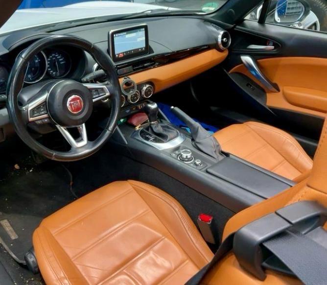 FIAT 124 SPIDER LUSSO 1.4 140CV AUTOMATICA 6 MARCE – NAVY PLUS – PELLE