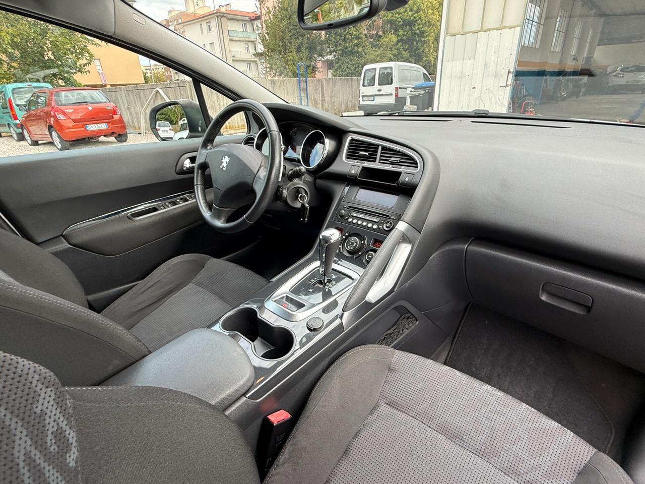 Peugeot 3008 1.6 HDi 110CV cambio robotizzato Tecno