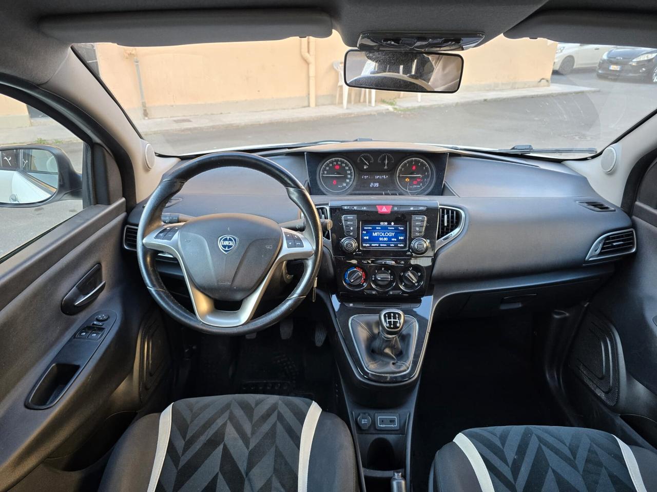 Lancia Ypsilon 1.2 69 CV 5 porte Platinum perfetta possibilita 12 mesi garanzia
