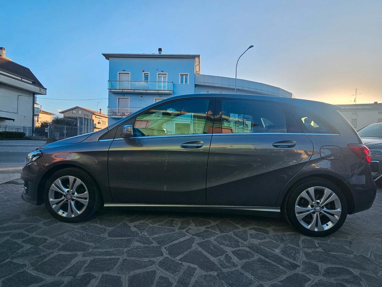 Mercedes-benz B 180 d Premium