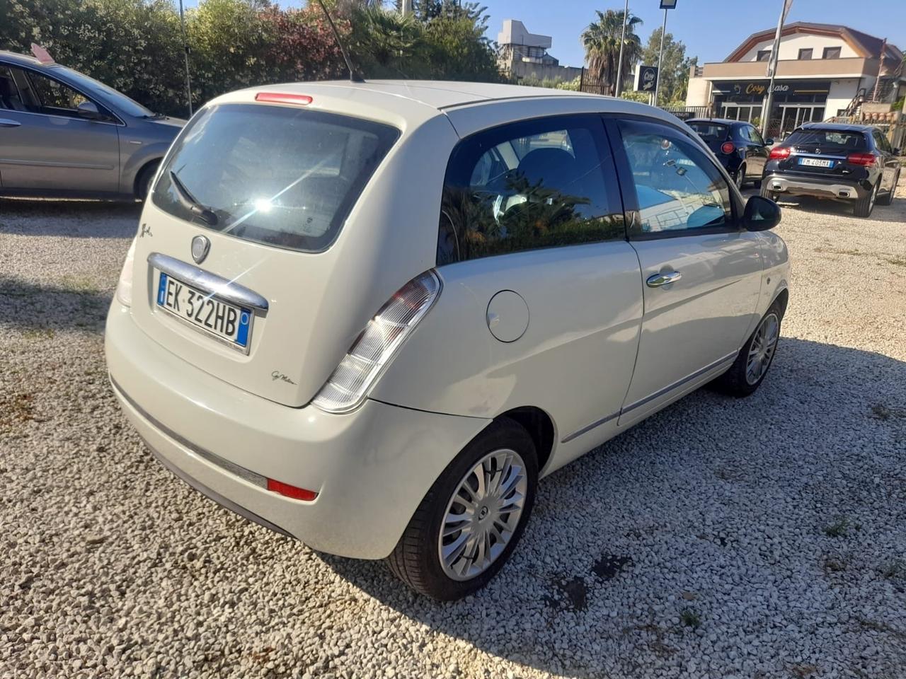 Lancia Ypsilon 1.2 69 CV Unyca