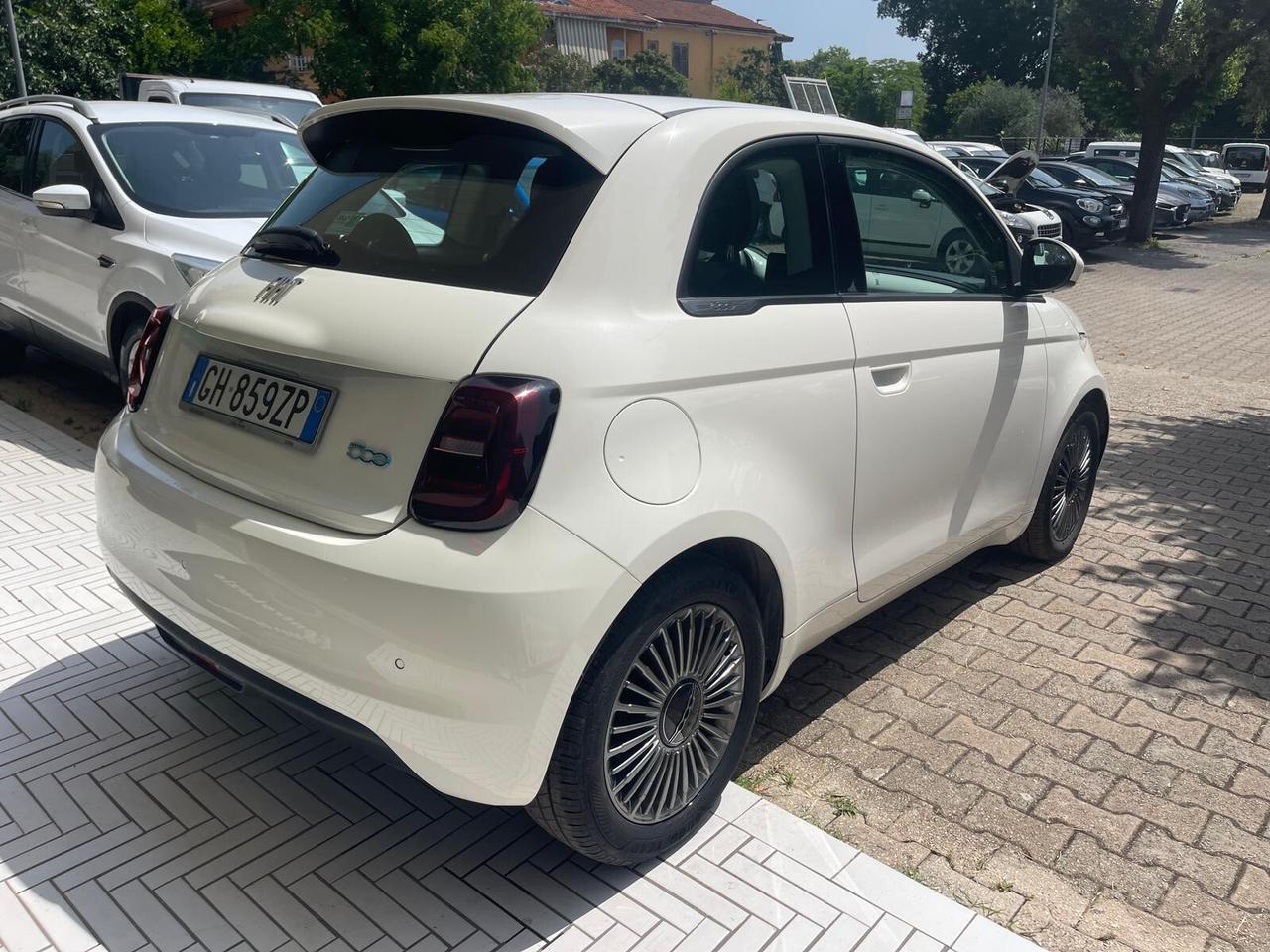 Fiat 500 500e Berlina 42 kWh La Prima