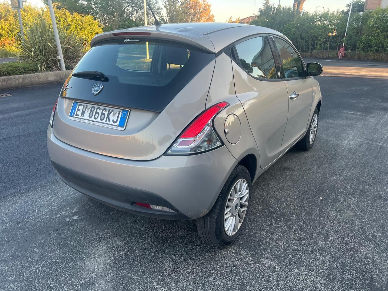 Lancia Ypsilon 0.9 TwinAir 85 CV 5 porte Metano Ecochic Gold