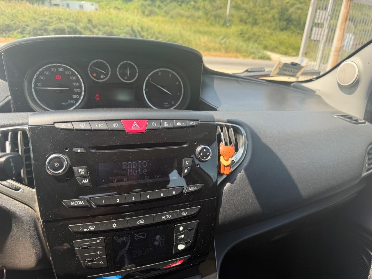 Lancia Ypsilon 1.3 MJT 95 CV 3.990€ PERMUTE