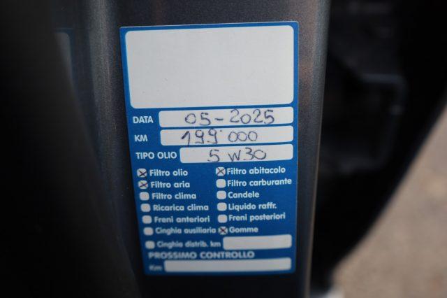 VOLKSWAGEN Golf V 1.6 Benzina 5 Porte Comfortline per NEOPATENTATI