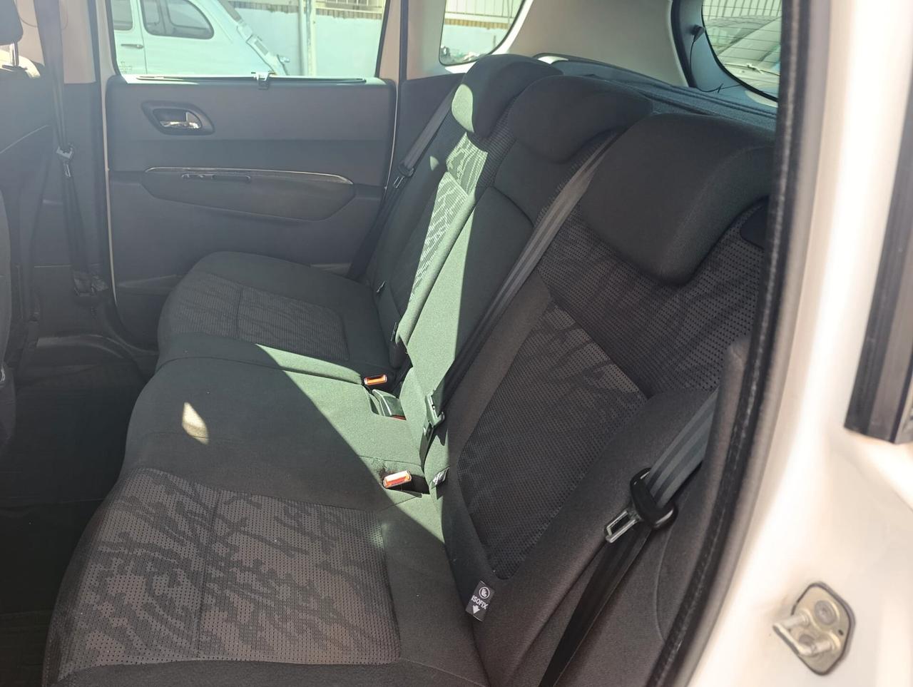 Peugeot 3008 1.6 e-HDi 112CV cambio robotizzato S.&S. Business